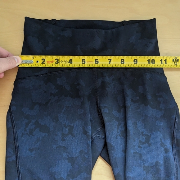 Lululemon Train Times Crop (17") Size 2 Camouflaged Midnight Navy Black / Black - Picture 14 of 16